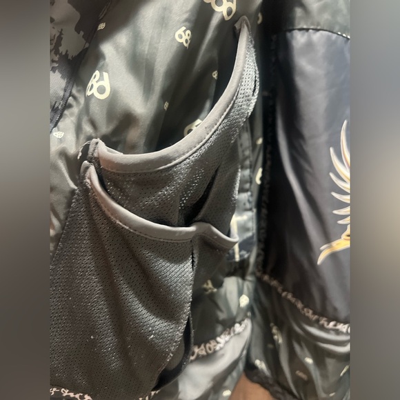 686 Rare ACE Artist limited edition Men’s snowboard/ski Jacket Black Medium EUC - Picture 5 of 7